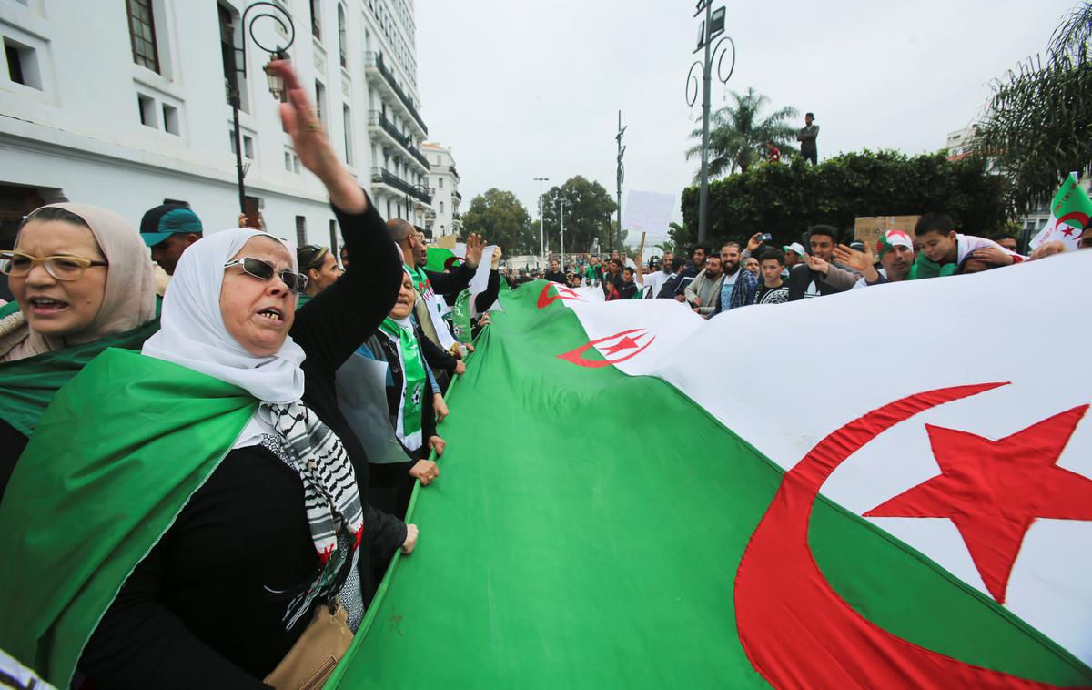 Alžirija protesti Bouteflika | Množični protesti v Alžiriji so ostarelega in bolehnega Abdelaziza Boutefliko, ki se je na predsedniških volitvah nameraval potegovati še za en mandat, aprila prisilili k odstopu. | Foto Reuters