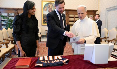 Trump papeža Leona XIV. povabil v Belo hišo