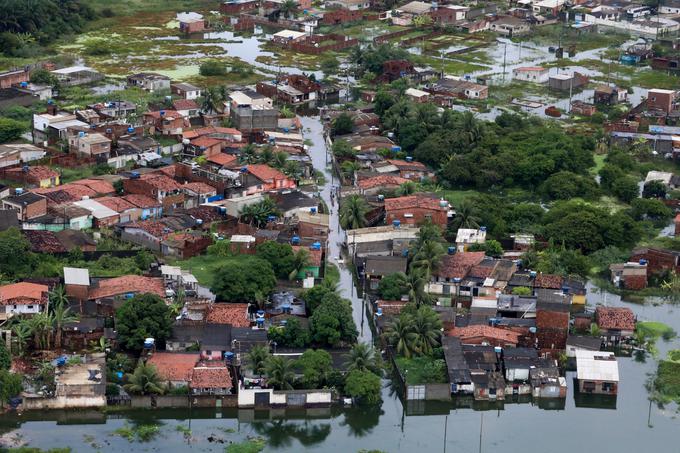 V zadnjem letu je zaradi močnih nalivov umrlo več sto Brazilcev, samo februarja je v mestu Petropolis umrlo več kot 230 ljudi. | Foto: Reuters