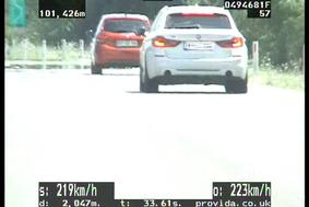 Po avtocesti divjal 219 km/h, doletela ga je visoka kazen
