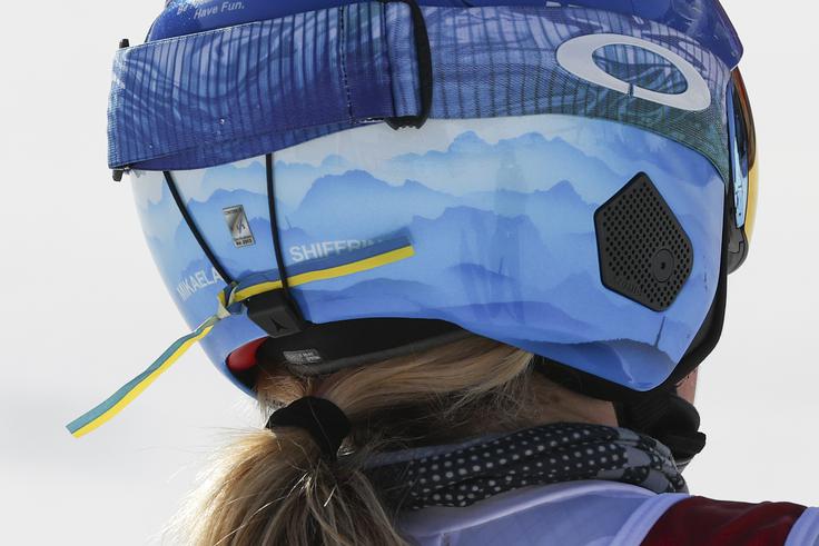 Mikaela Shiffrin je po vodstvu v prvi vožnji v finalu zdrsnila na sedmo mesto. S trakom v barvah ukrajinske zastave se je spomnila na trpeče v vojni v Ukrajini.  | Foto: Guliverimage/Vladimir Fedorenko