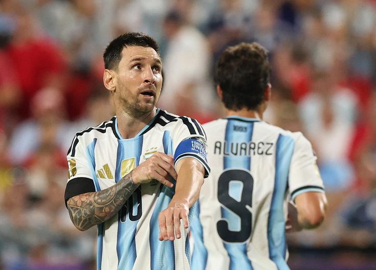 Lionel Messi je ob trku z Granitom Xhako utrpel poškodbo nad desnim očesom. | Foto: Reuters