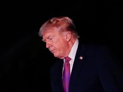 Poročila iz Washingtona: Trumpovo fizično in duševno zdravje se vidno slabša