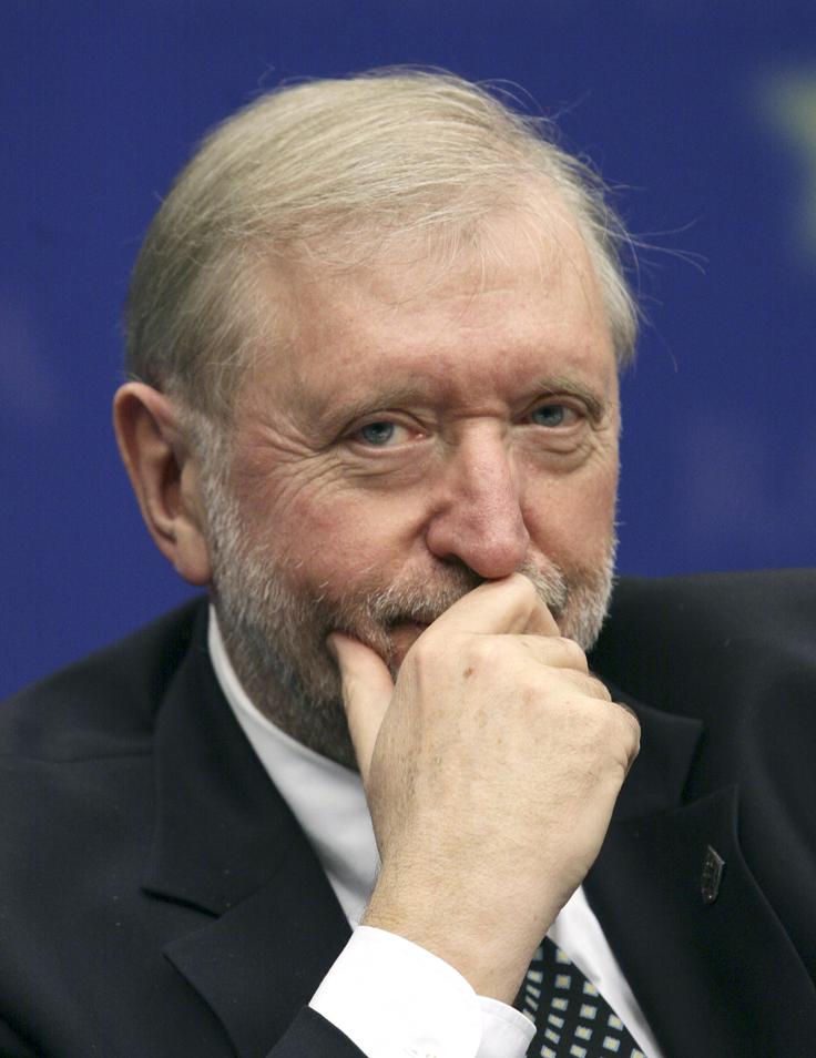 Dimitrij Rupel pred tremi desetletji: "Janša je demagog, v politiki nesramen, podtika. Ne izbira sredstev, je hudoben, brezobziren, ne išče svetovalcev, le vernike. Ne išče sodelavcev, le služabnike. Njegov bistveni cilj je v Sloveniji povzročiti čim več zmešnjav in sporov.” | Foto: Reuters