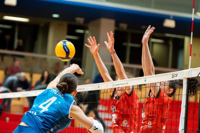 Gen-i Volley | Novogoričanke so v Romuniji izgubile, a sta jim za napredovanje zadostovala osvojena niza. | Foto CEV