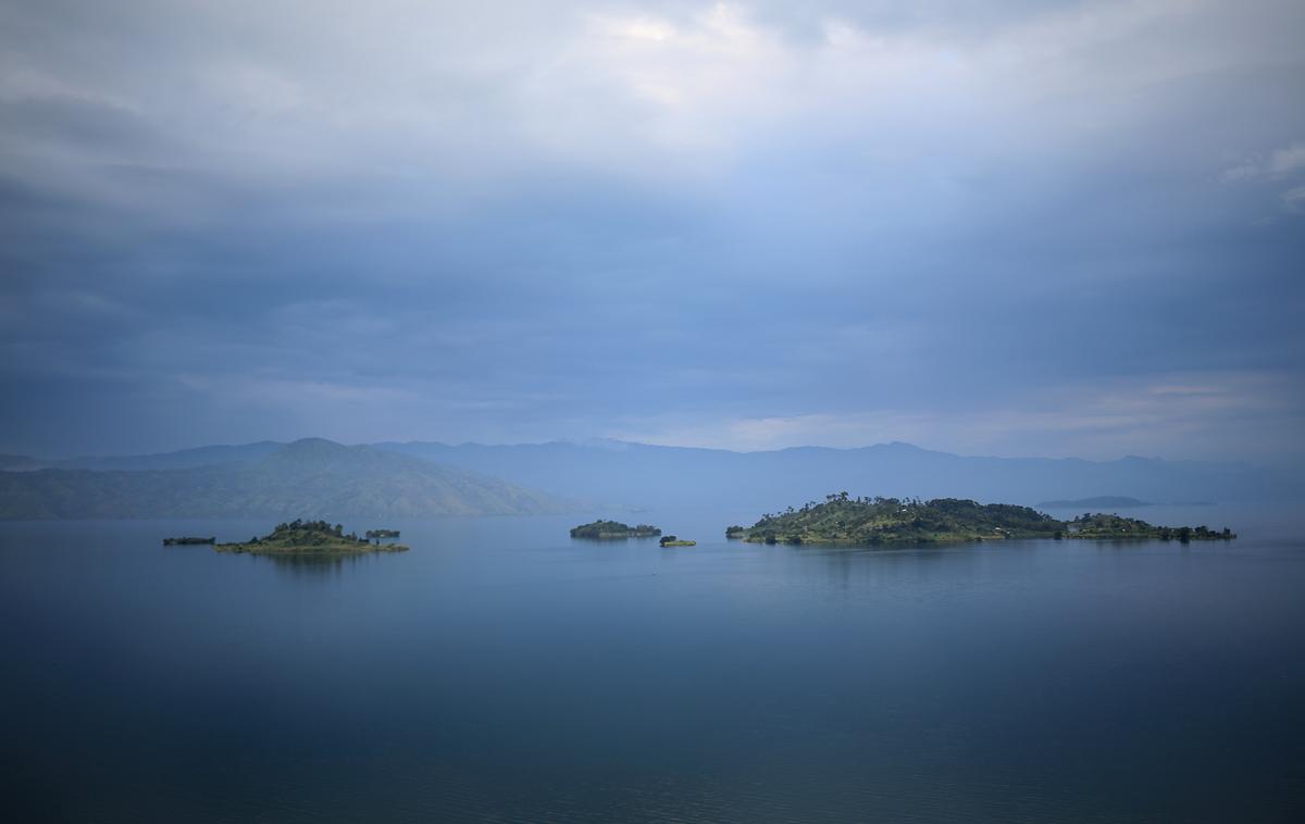 jezero Kivu | V nesreči trajekta na jezeru Kivu pogrešajo 150 ljudi. | Foto Reuters