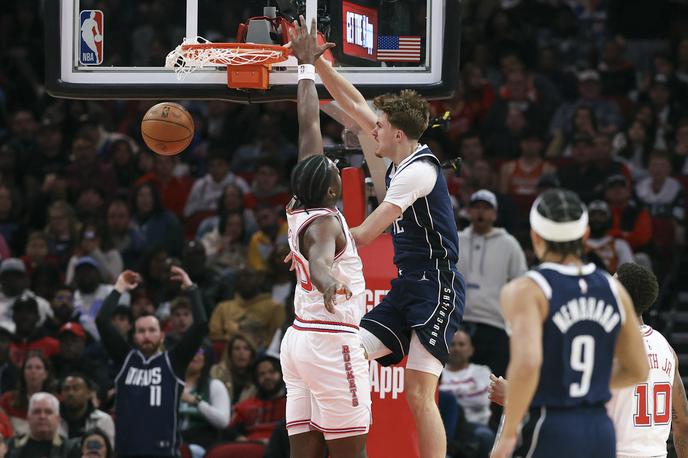 Cooper Flagg Dallas Mavericks Houston Rockets | Cooper Flagg je dosegel kar 34 točk, a je Dallas vseeno izgubil. | Foto Reuters