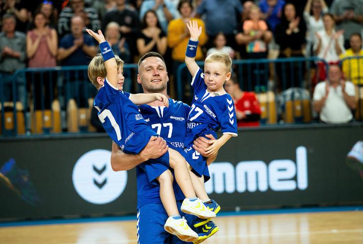 Skupaj s sinovoma Janom in Krisom | Foto: Vid Ponikvar/Sportida