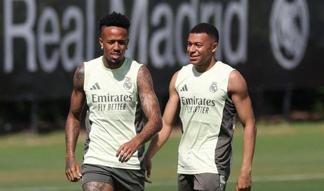 Kylian Mbappe zapustil bolnišnico, a zdravljenje še ni končano