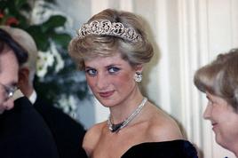 Kako je princesa Diana postala modna ikona, ki jo posnemamo še danes?