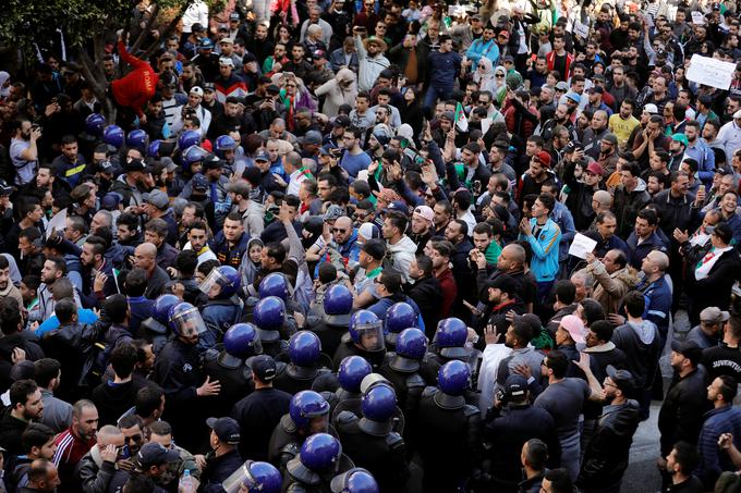 protesti Alžirija | Foto: Reuters