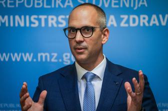 Ostrc odločno: Za to se zavzemam kot minister, zdravnik in oče treh otrok #video
