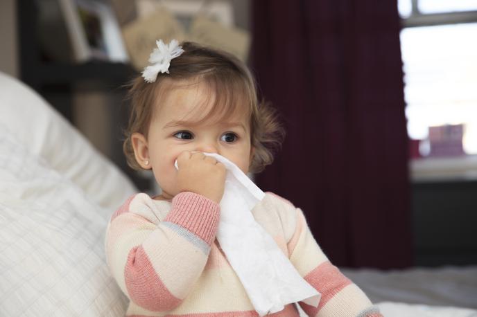 Virusi in otroci | Otroci, ki zbolijo za oslovskim kašljem, imajo lahko epizode kašlja, ki trajajo štiri do osem tednov. Bolezen najbolj ogroža dojenčke in majhne otroke. | Foto Getty Images