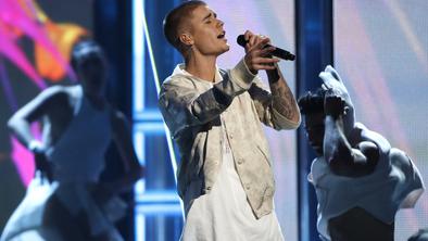 Bieber v čustvenem zapisu sporočil, da se umika z glasbenih odrov
