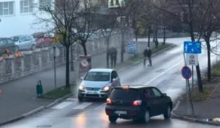 Rop zlatarne: to je trenutek streljanja na pobegle roparje #video