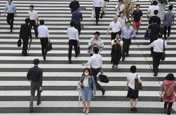 "Mnogi ne dajo vedeti, da imajo dekle, ženo, ne nosijo poročnih prstanov, saj svojo zasebnost radi zadržijo zase"