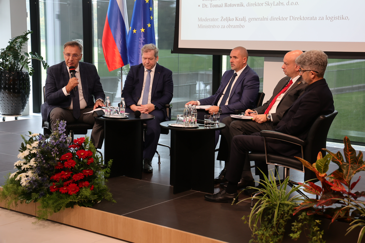 Okrogla miza o slovenski industriji za potrebe obrambe, varnosti in odpornosti | Foto: Bruno Toič