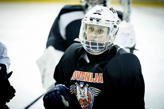 Pia Pren | Pia Pren bo spet igrala v elitni švedski ženski hokejski ligi. | Foto Ana Kovač