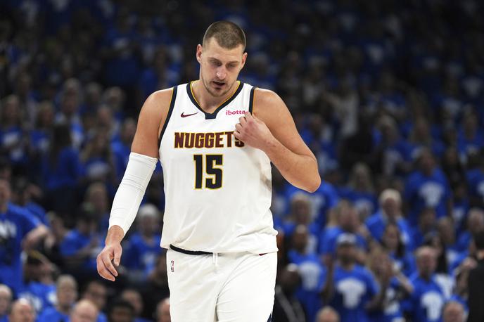 Denver Nuggets Nikola Jokić | Nikola Jokić s soigralci ni imel pravega odgovora na igro OKC. | Foto Guliverimage