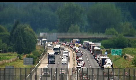 Štajersko avtocesto zaradi hujše nesreče zaprli