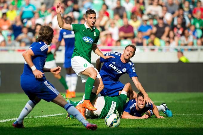 Šporar se je v dresu Olimpije pred leti v Ljubljani pomeril s Chelseajem, za katerega je tedaj igral Fernando Torres. | Foto: Vid Ponikvar