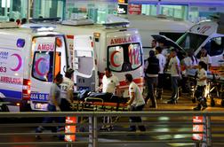 Teroristični napad na letališču v Istanbulu: umrlo 32 ljudi, številni ranjeni