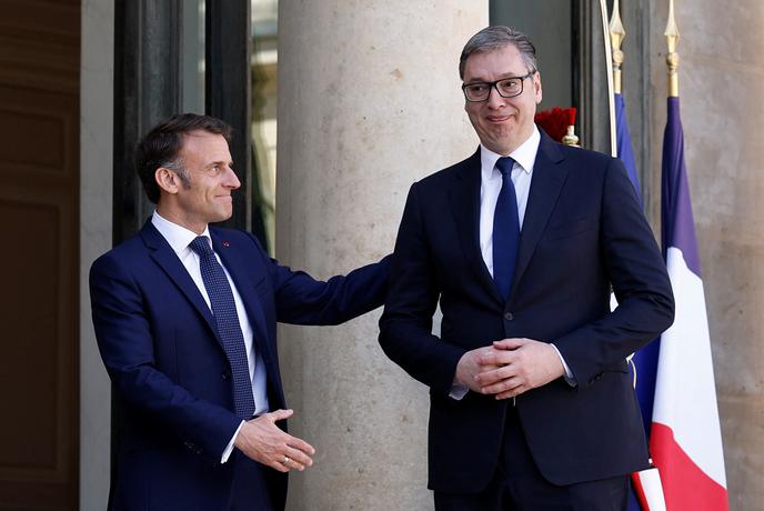 Macron z Vučićem o evropski poti Srbije in razmerah v BiH