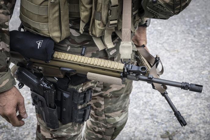 Slovenska vojska, predstavitev kontingenta pred odhodom na misijo na Baltik. Poček. | Fotografija je simbolična. | Foto Bojan Puhek