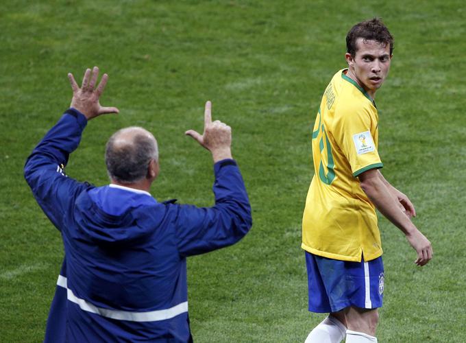 Ikonična fotografija, ki je nastala med tekmo v Belo Horizonteju. Selektor Brazilije Luiz Felipe Scolari in njegovih sedem iztegnjenih prstov. Eden za vsak gol, ki ga je njegova reprezentanca dobila. | Foto: Reuters