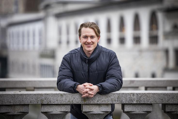 "Ljubljana je res krasno mesto in mislim, da mi nudi vse, kar potrebujem. V mestu je veliko kavarn, izbira ni omejena. Je prelepo mesto z glavnim trgom, gradom nad njim in vsem, kar ponuja. Rad raziskujem okolico Ljubljane in mesta po Sloveniji." | Foto: Bojan Puhek