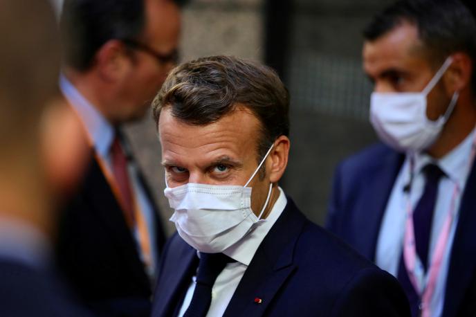 Emmanuel Macron | Francoski predsednik Emmanuel Macron je v odzivu na umor učitelja zgodovine odločno podprl francosko sekularno tradicijo in napovedal zatrtje islamskega radikalizma tudi z zaprtjem tistih mošej, kjer širijo skrajne ideje. | Foto Reuters