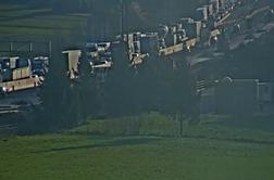 Prometni nesreči ohromili primorsko avtocesto pri Postojni