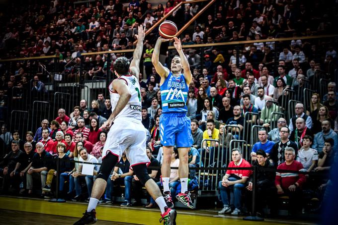 Slovenci so proti Avstrijcem nesporni favoriti. | Foto: FIBA