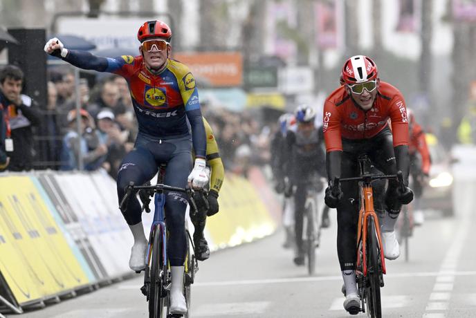 Dramatična etapa Pedersenu, kar nekaj favoritov izgubilo minute