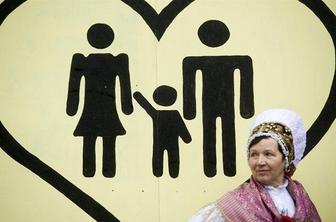 O novih predlogih glede zakonika še vedno molčita SDS in DeSUS 