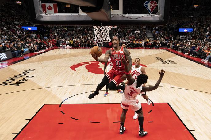 DeMar DeRozan Chicago Bulls | DeMar DeRozan je bil z 21 točkami prvi strelec Chicaga ob zmagi nad Torontom. Goran Dragić je srečanje spremljal ob tribuni. | Foto Guliverimage