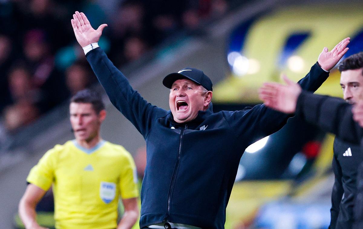 Matjaž Kek | Matjaž Kek bo skušal Slovenijo danes popeljati od prve zmage v kvalifikacijah za SP 2026. Če mu ne bo uspelo, bo Slovenija ostala brez možnosti za nastop na SP 2026. | Foto Aleš Fevžer