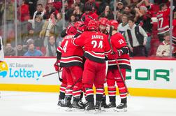 Carolina le še točko za Washingtonom