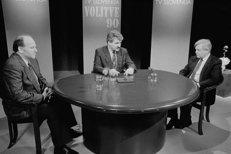 Jože Pučnik in Milan Kučan na televizijskem soočenju pred drugim krogom predsedniških volitev. | Foto: Tone Stojko