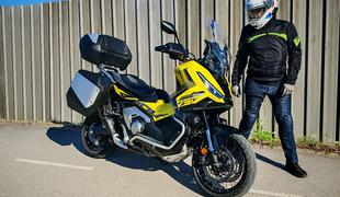 Zanimiva dilema: je to skuter ali motocikel? #foto
