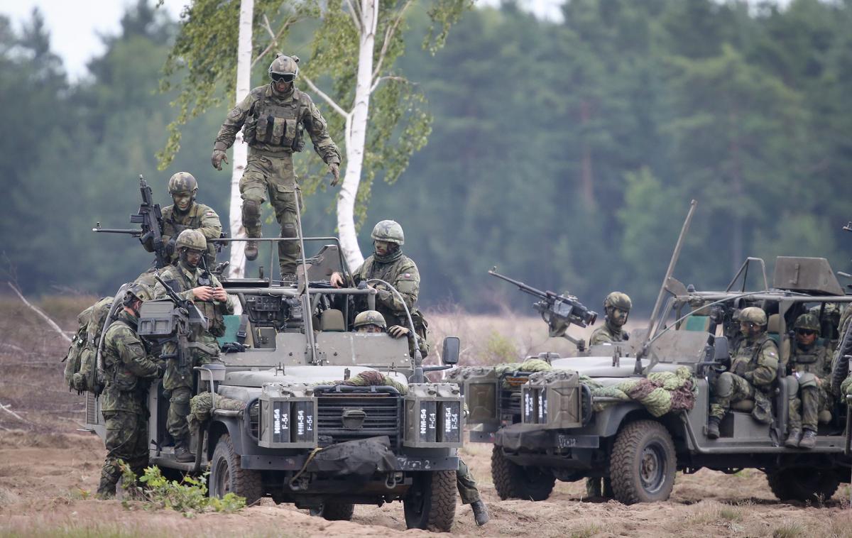 vaja zveze Nato na Poljskem | Nihče od nas ne pričakuje ogromne, velike vojske z velikim številom tankov. Pričakuje pa se, da izpolnimo minimalne zaveze, h katerim smo pristopili, ter vzpostavimo t. i. cilje zmogljivosti, h katerim smo se zavezali sami. Za to sta dovolj srednjeročno vzdržna dva odstotka BDP. | Foto Guliverimage