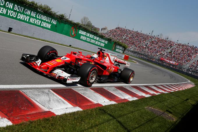 Sebastian Vettel se je prebil do četrtega mesta, zdaj ima pred zmagovalcem le še 12 točk prednosti. | Foto: Reuters