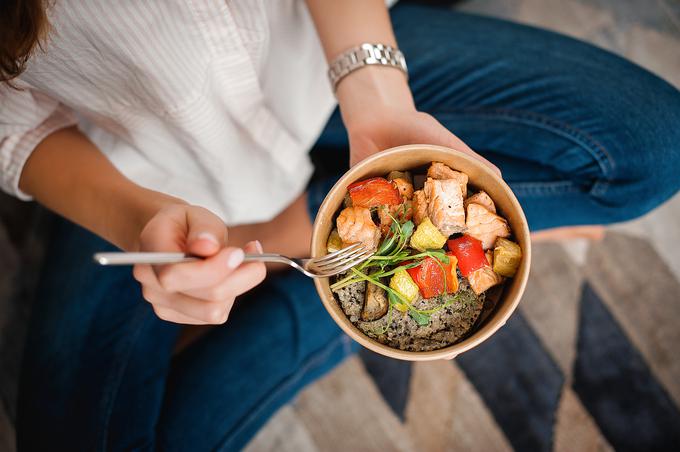 V svoje vsakdanje življenje vključite zdravo in uravnoteženo prehrano. | Foto: Shutterstock