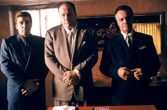 Ob 20-letnici Sopranovih so se igralci spomnili pokojnega Jamesa Gandolfinja #video