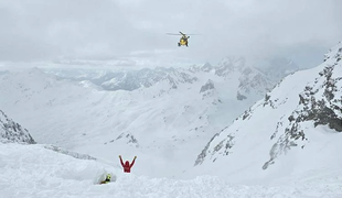 Zadnje informacije: plaz pokopal pet ljudi, med njimi sedemnajstletno dekle