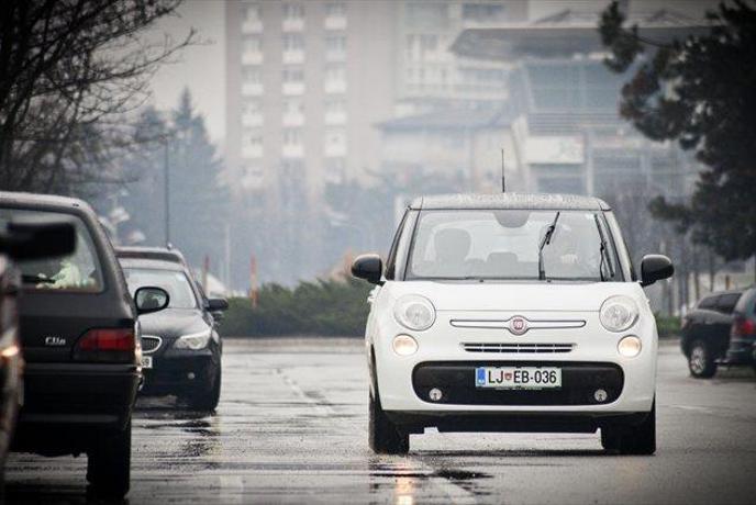 Avtomobil v povprečju kupujemo šest mesecev