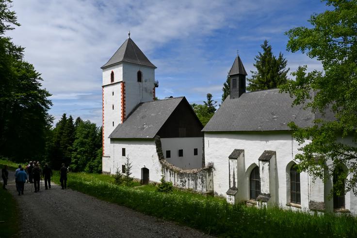 Cerkev Bolfenk je Rečnik nedavno pokazal tudi svojih prijateljem, s kateri so leta pripravljali progo na Zlati lisici in kolegom smučarskim delavcem s pokala Vitranc iz Kranjske Gore. | Foto: Matej Podgoršek