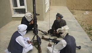 V napadu na sedež guvernerja v Afganistanu številni mrtvi