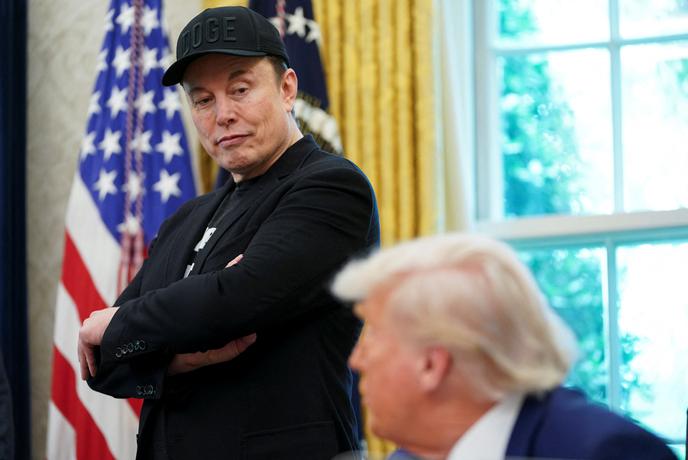 Iz Bele hiše naravnost v vojno: “Zmešalo se mu je!”
