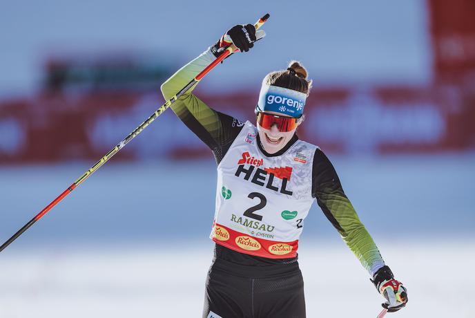 Ema Volavšek v Ramsauu do prvih stopničk za Slovenijo!